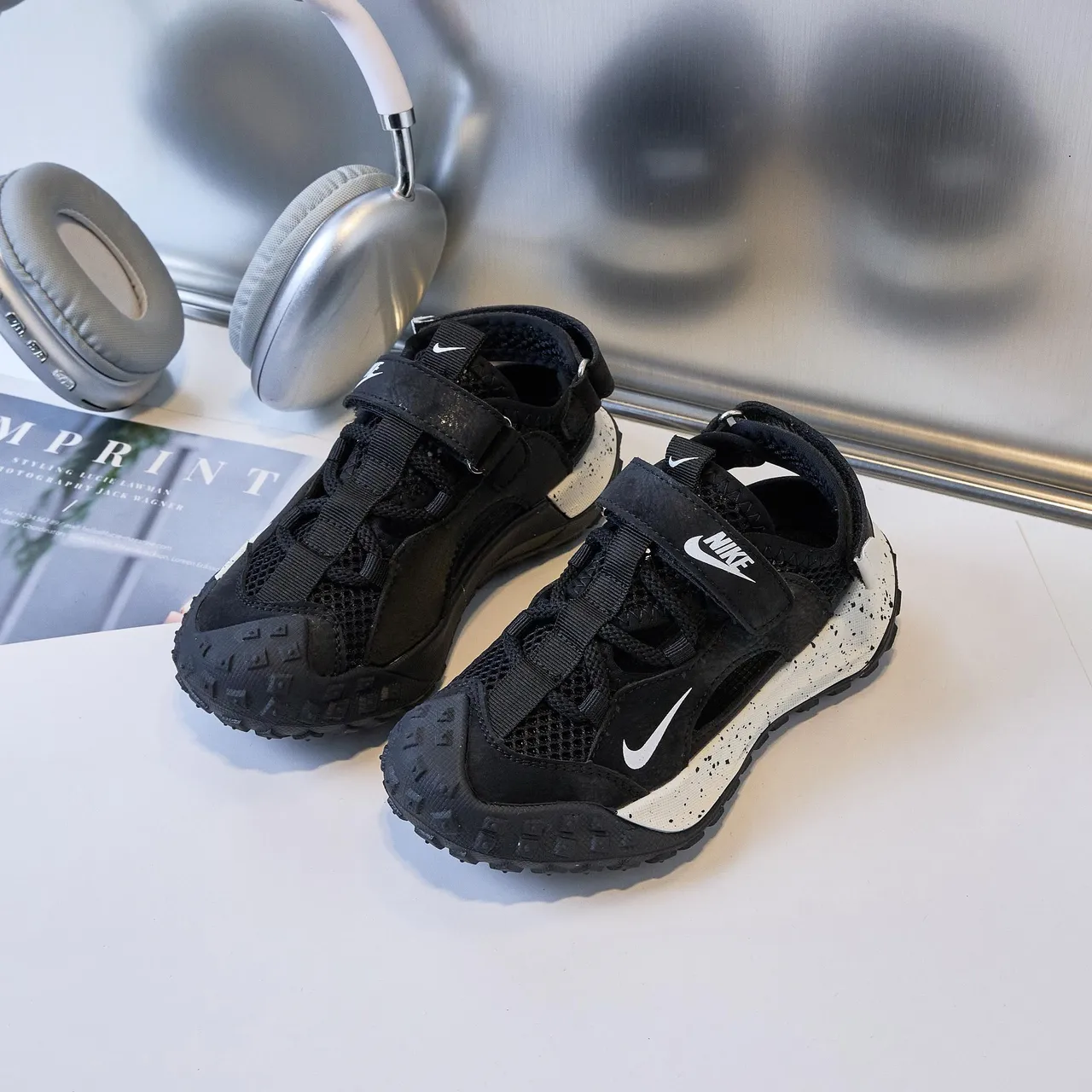 Nike 黑色白色 可调节魔术贴带 网面 休闲凉鞋 19