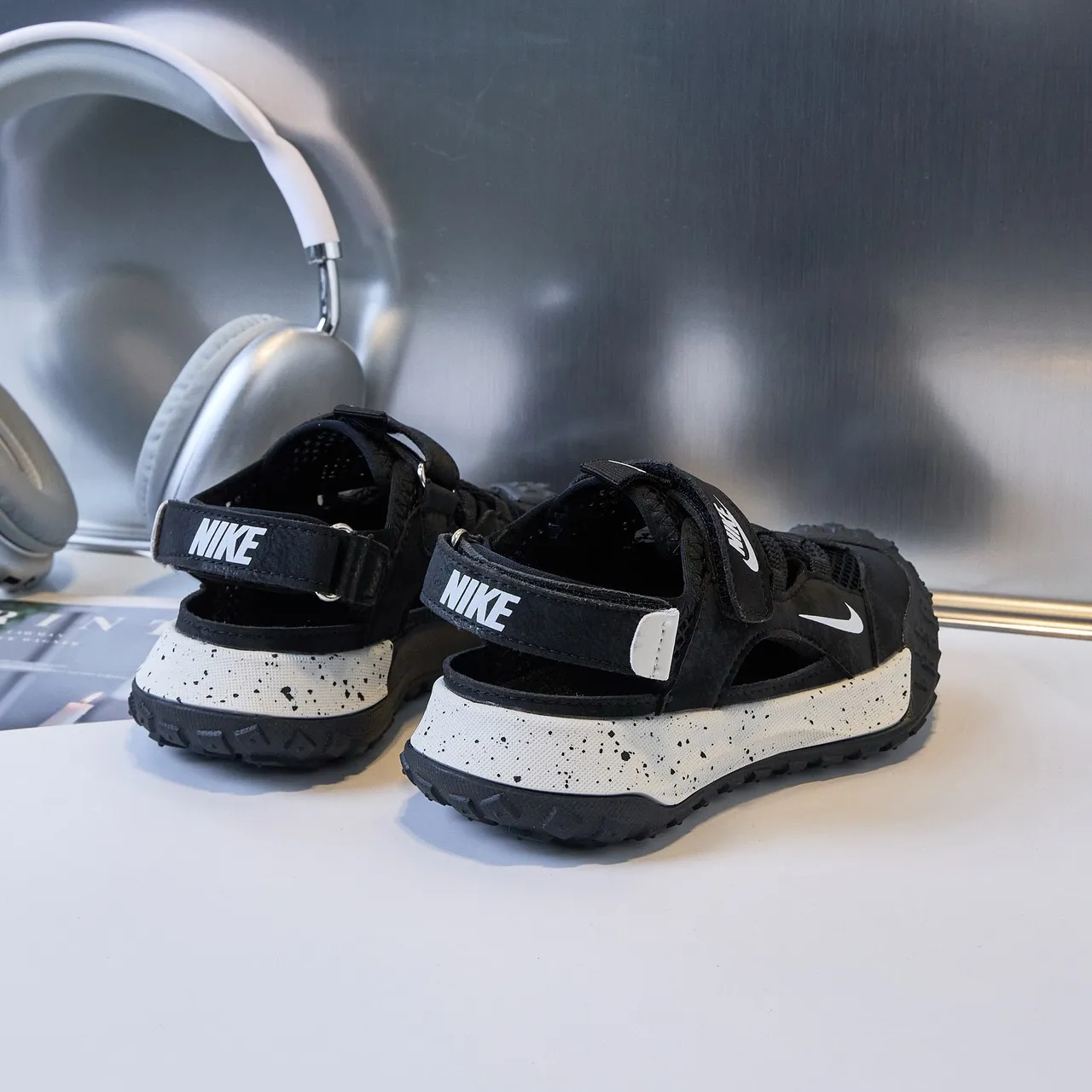 Nike 黑色白色 可调节魔术贴带 网面 休闲凉鞋 20