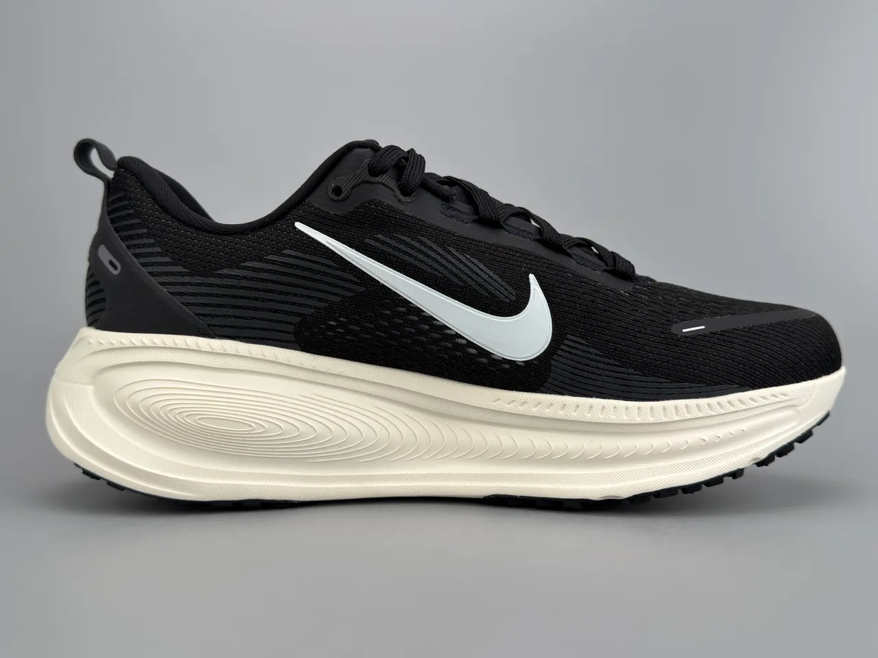 Nike Black White Engineered Mesh Upper Full-Length ZoomX Midsole Running Shoes 10