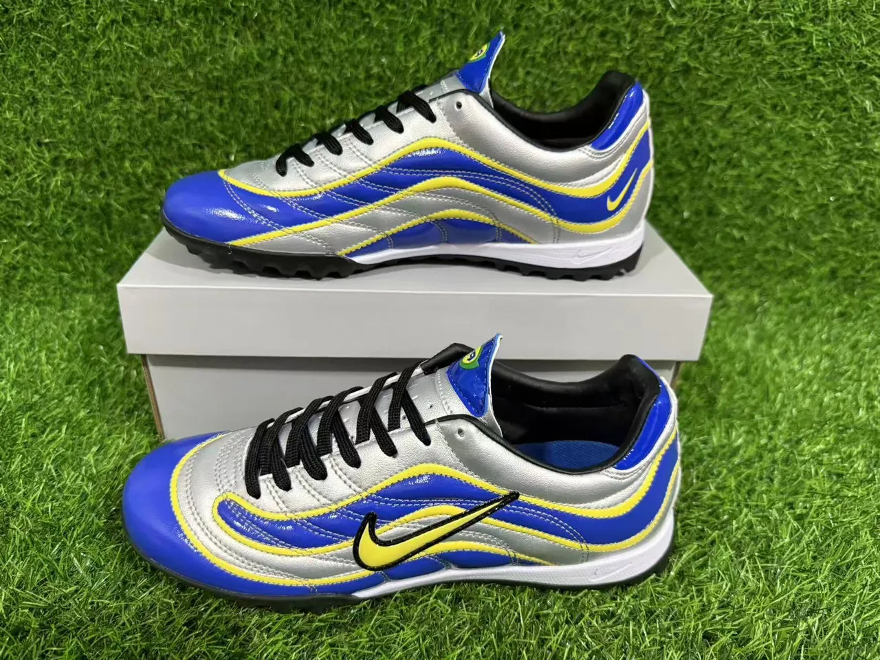 Nike Tênis de futebol turf azul prata corte baixo com cadarço sintético sobreposições de onda 5