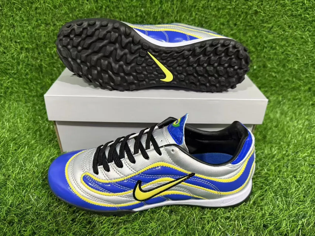 Nike Tênis de futebol turf azul prata corte baixo com cadarço sintético sobreposições de onda 7
