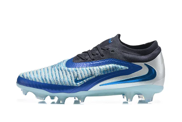 Nike chaussures de football bleu à empeigne en tricot transparent avec lacets asymétriques pour terrain ferme 10