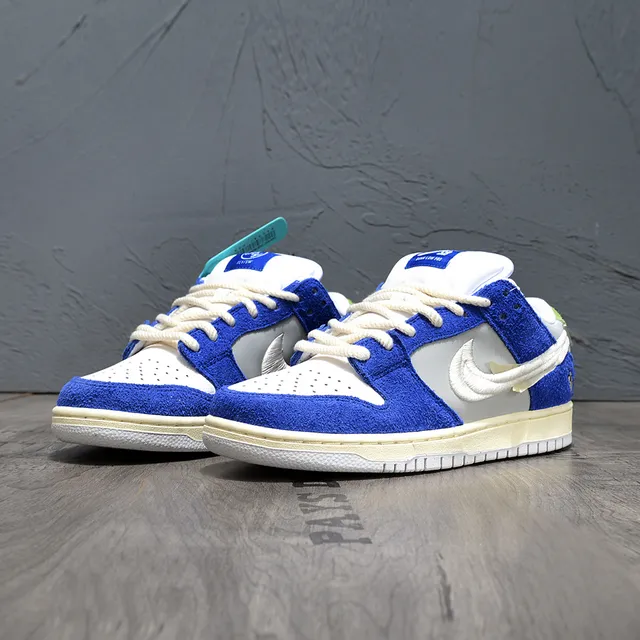 Nike নীল সাদা লো-টপ স্যুয়েড-এবং-লেদার আপার স্কেটবোর্ড জুতো 4