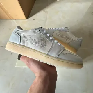 Nike Dunk Low Bordado Floral Cinza Claro Tênis Lifestyle