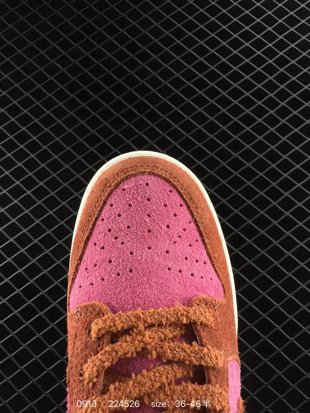 Nike Dunk Low 两色棕粉麂皮滑板鞋 2