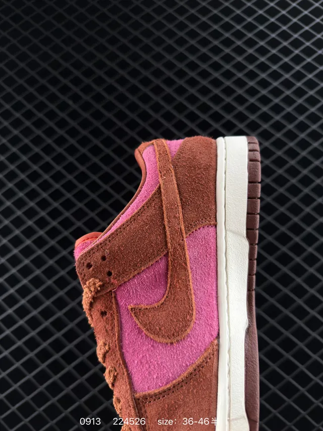 Nike Dunk Low 两色棕粉麂皮滑板鞋 3