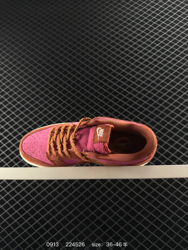 Nike Dunk Low 两色棕粉麂皮滑板鞋 4