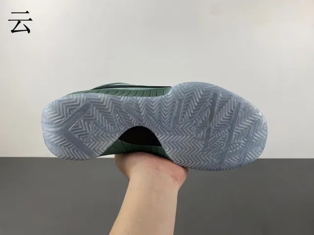Nike 绿色 黑色 高帮 麂皮网面 篮球鞋 7