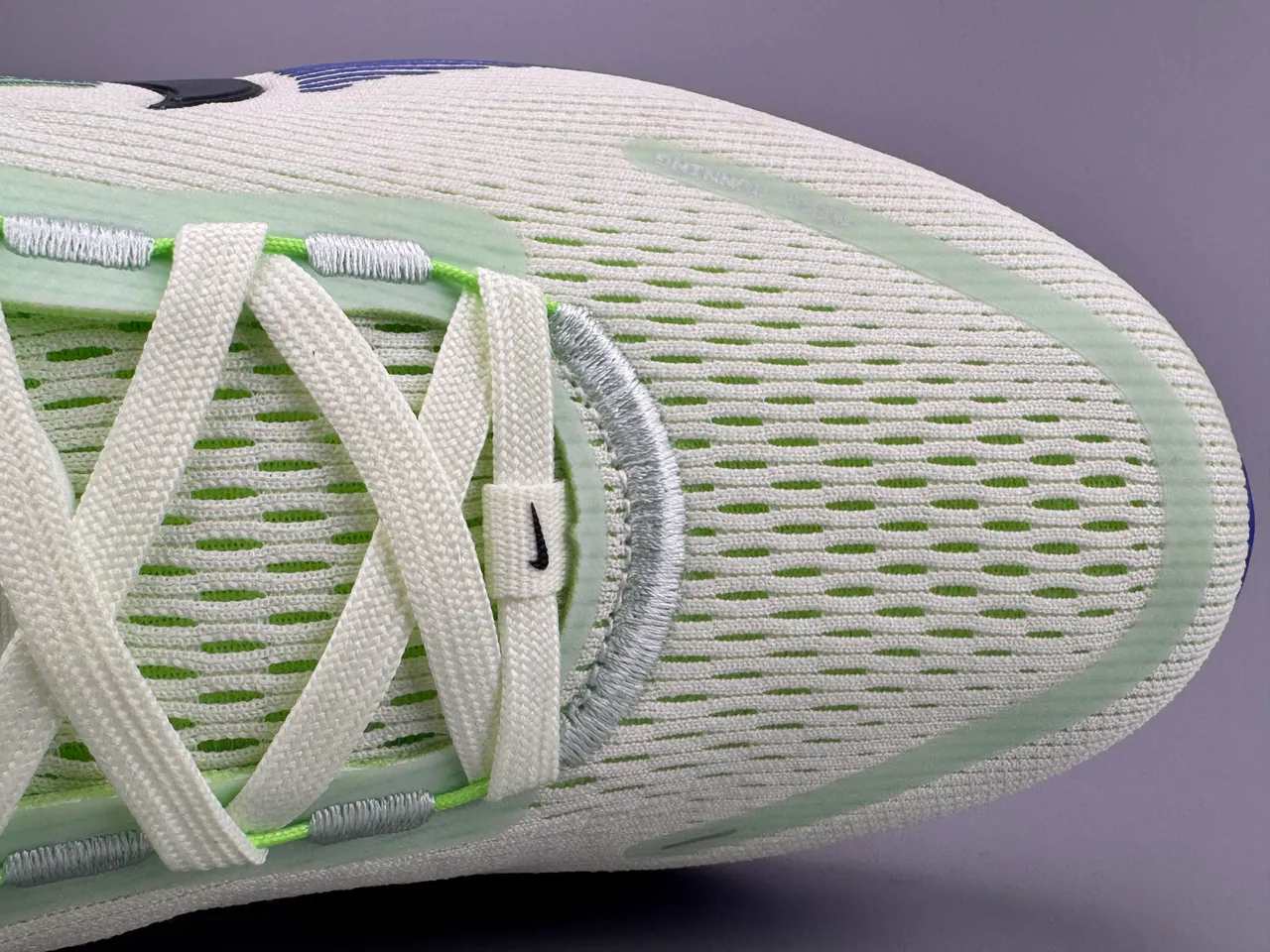 Nike Zapatillas de running con upper de knit engineered en verde azul con midsole gradient 4