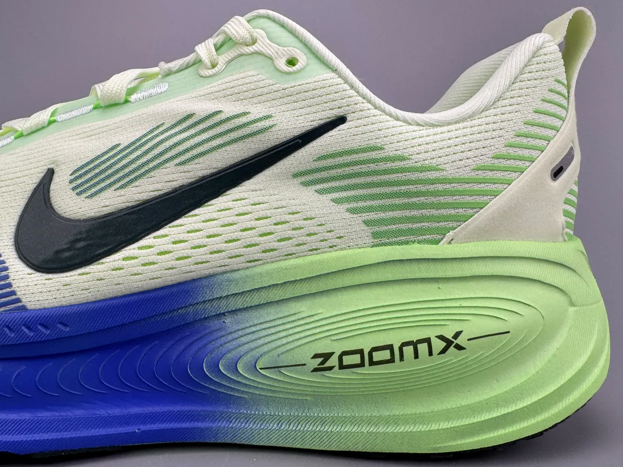 Nike Zapatillas de running con upper de knit engineered en verde azul con midsole gradient 5