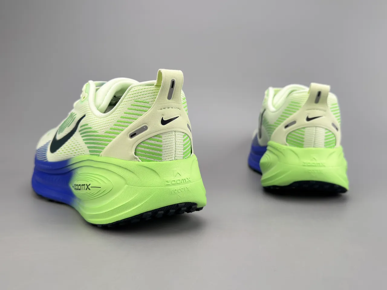 Nike Zapatillas de running con upper de knit engineered en verde azul con midsole gradient 6
