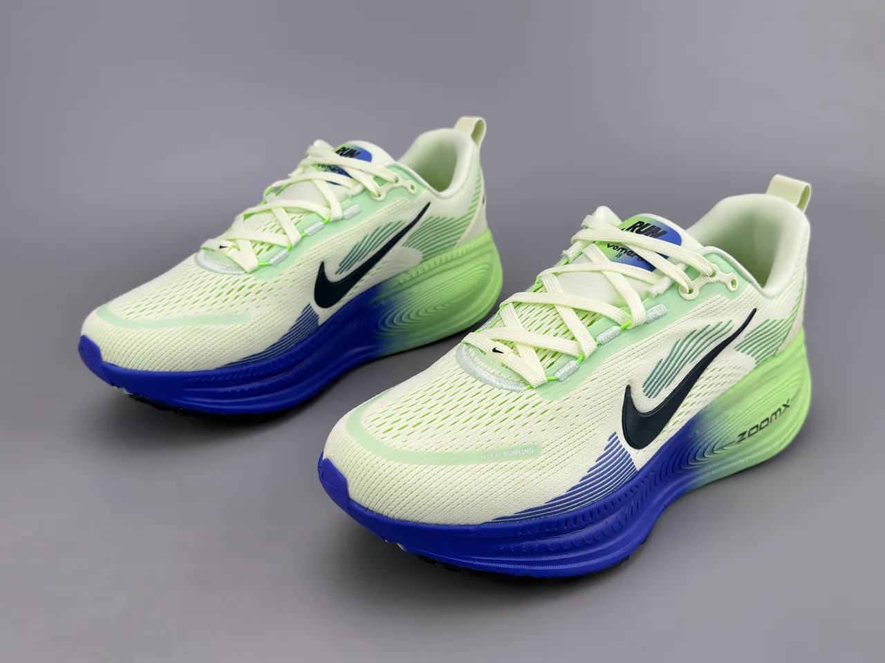 Nike Zapatillas de running con upper de knit engineered en verde azul con midsole gradient 7