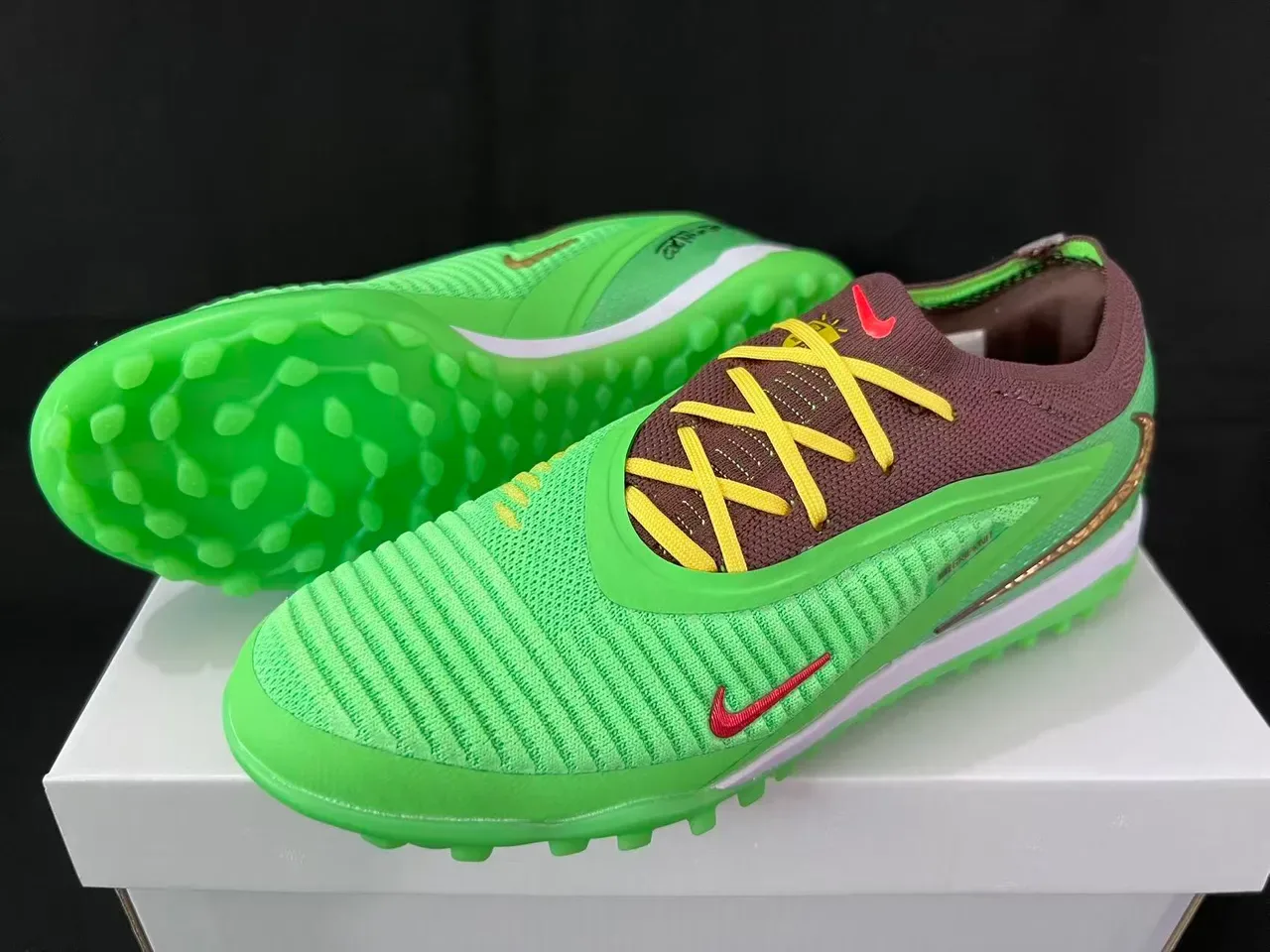Nike أخضر بني Knit Upper Molded TPU Cage Turf أحذية كرة القدم 3