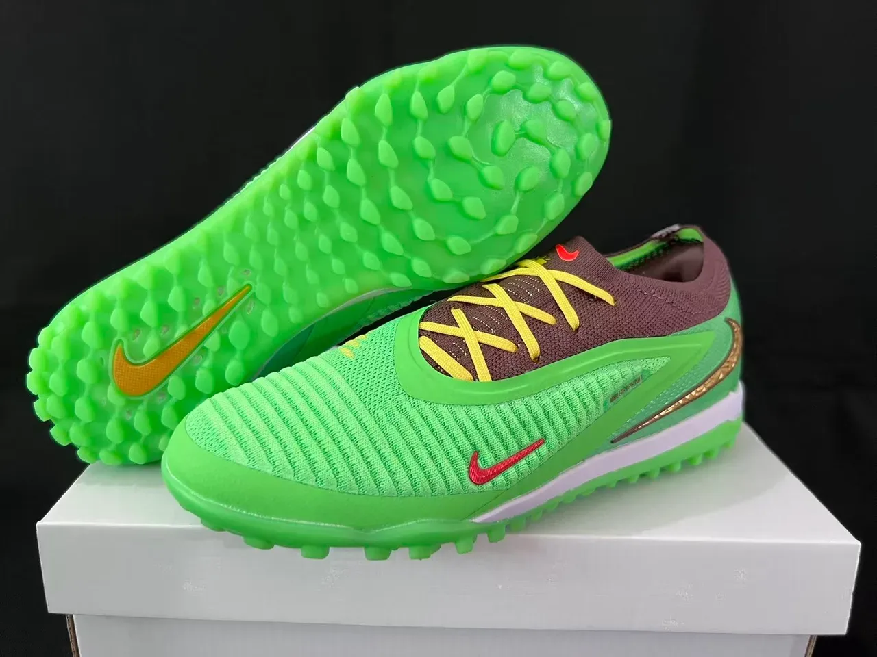 Nike أخضر بني Knit Upper Molded TPU Cage Turf أحذية كرة القدم 4