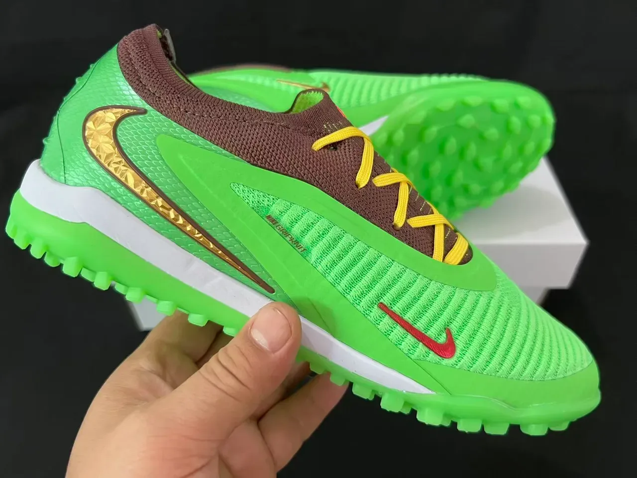 Nike أخضر بني Knit Upper Molded TPU Cage Turf أحذية كرة القدم 6