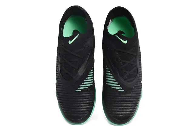 Nike Gripknit Turf 黑色和霓虹绿 足球鞋 2