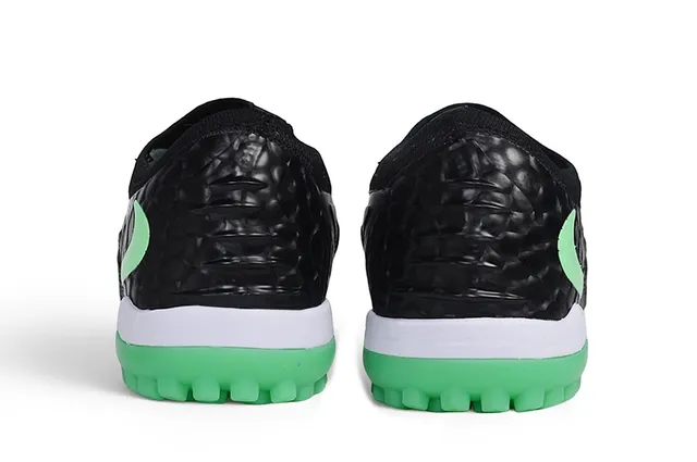 Nike Gripknit Turf 黑色和霓虹绿 足球鞋 4