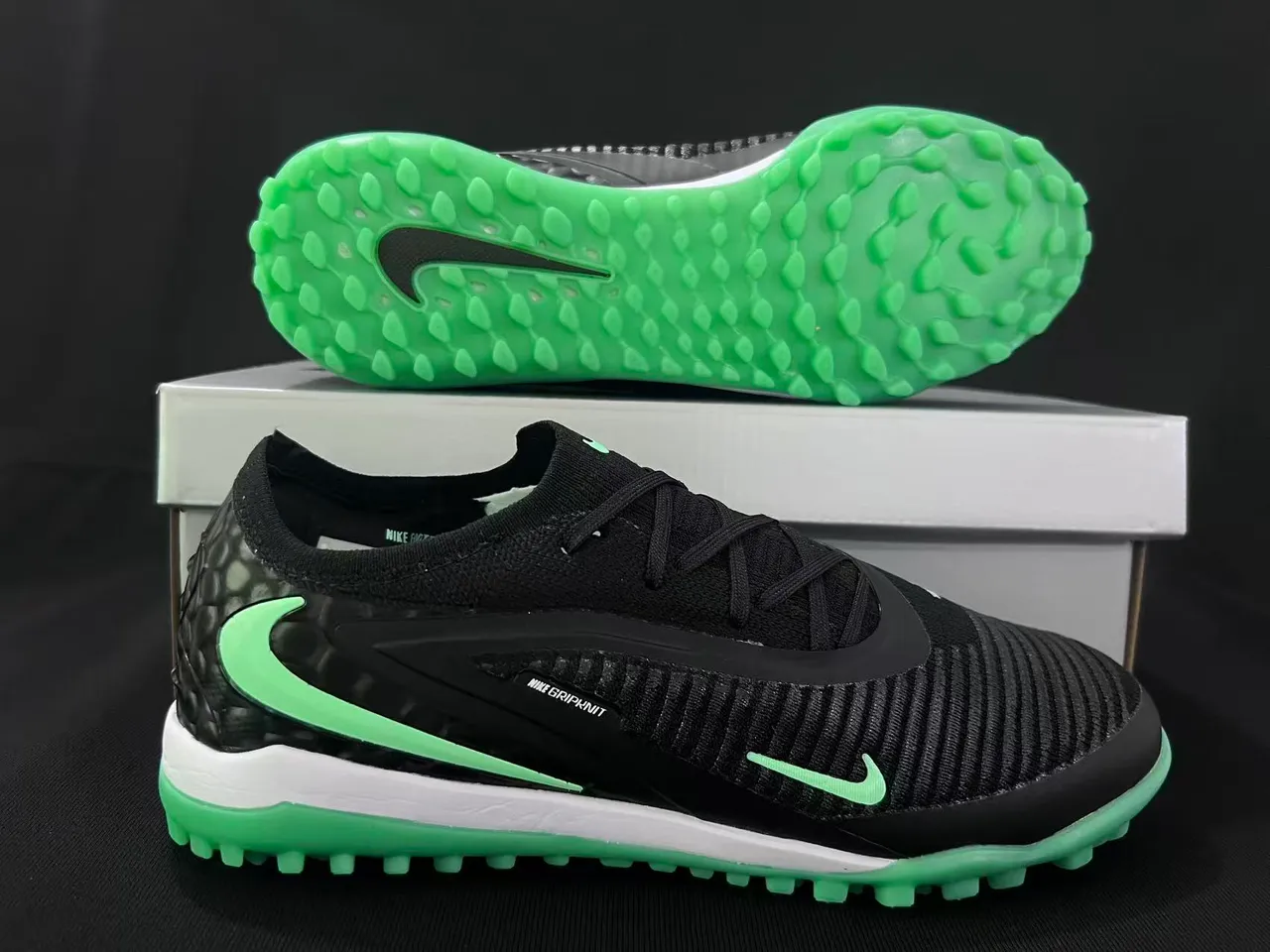 Nike Gripknit Turf 黑色和霓虹绿 足球鞋 14