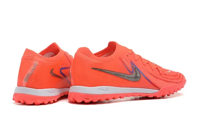 Nike Chaussures de football orange et noir Knit Upper Low-Cut Silhouette Turf 2