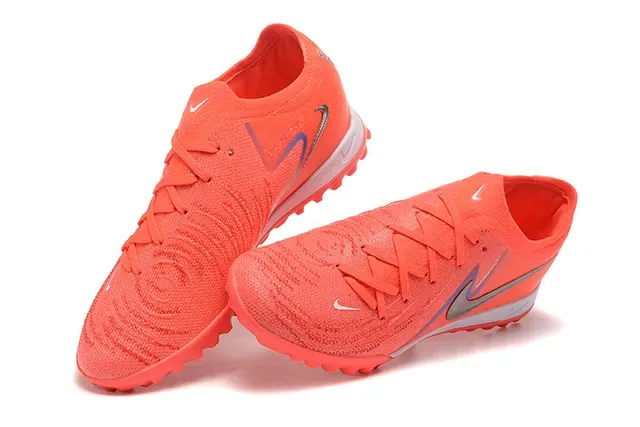 Nike Chaussures de football orange et noir Knit Upper Low-Cut Silhouette Turf 3