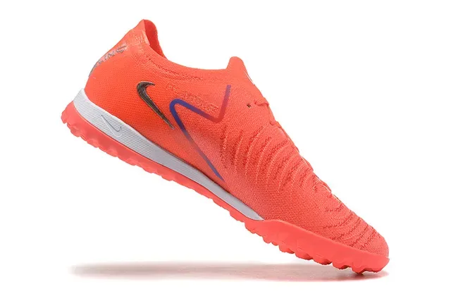 Nike Chaussures de football orange et noir Knit Upper Low-Cut Silhouette Turf 4