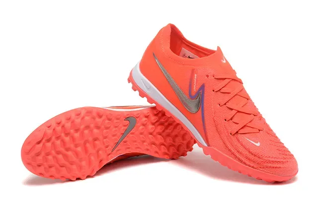 Nike Chaussures de football orange et noir Knit Upper Low-Cut Silhouette Turf 6