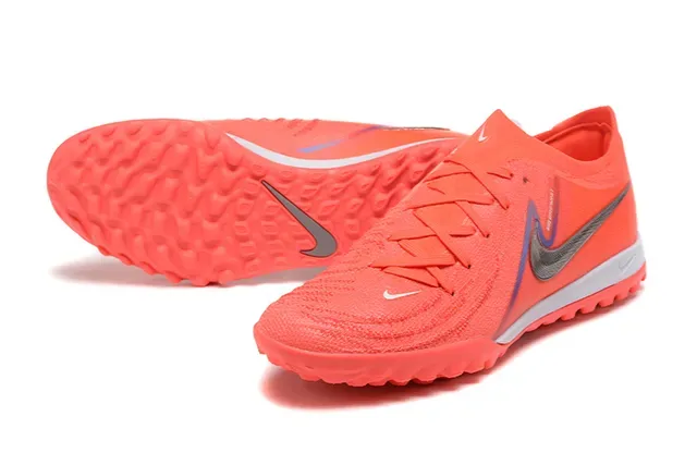 Nike Chaussures de football orange et noir Knit Upper Low-Cut Silhouette Turf 7