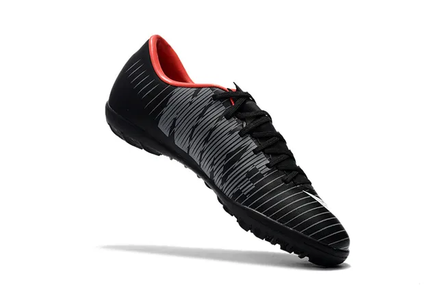 Nike Chaussures de football indoor orange noir silhouette basse ribbelée tige synthétique 15