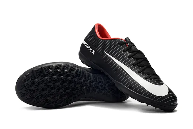 Nike Chaussures de football indoor orange noir silhouette basse ribbelée tige synthétique 17