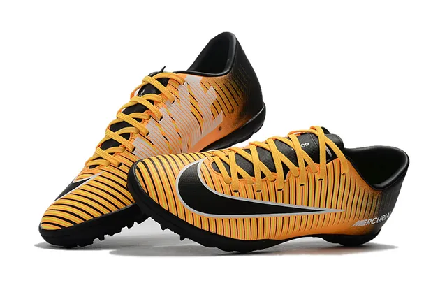 Nike Chaussures de football indoor orange noir silhouette basse ribbelée tige synthétique 22