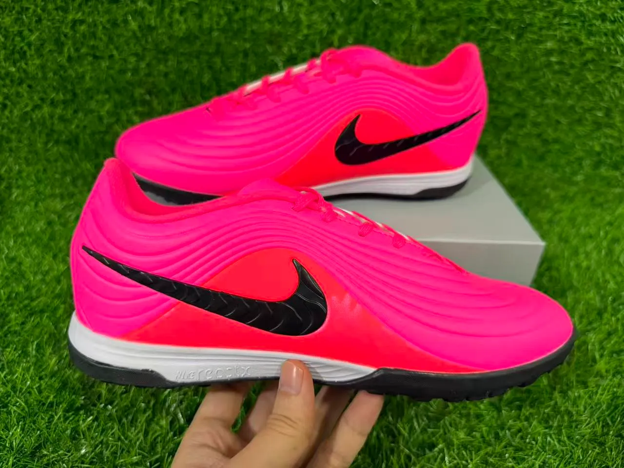 Nike Phantom GT Indoor Tênis de futebol indoor rosa vivo preto 4