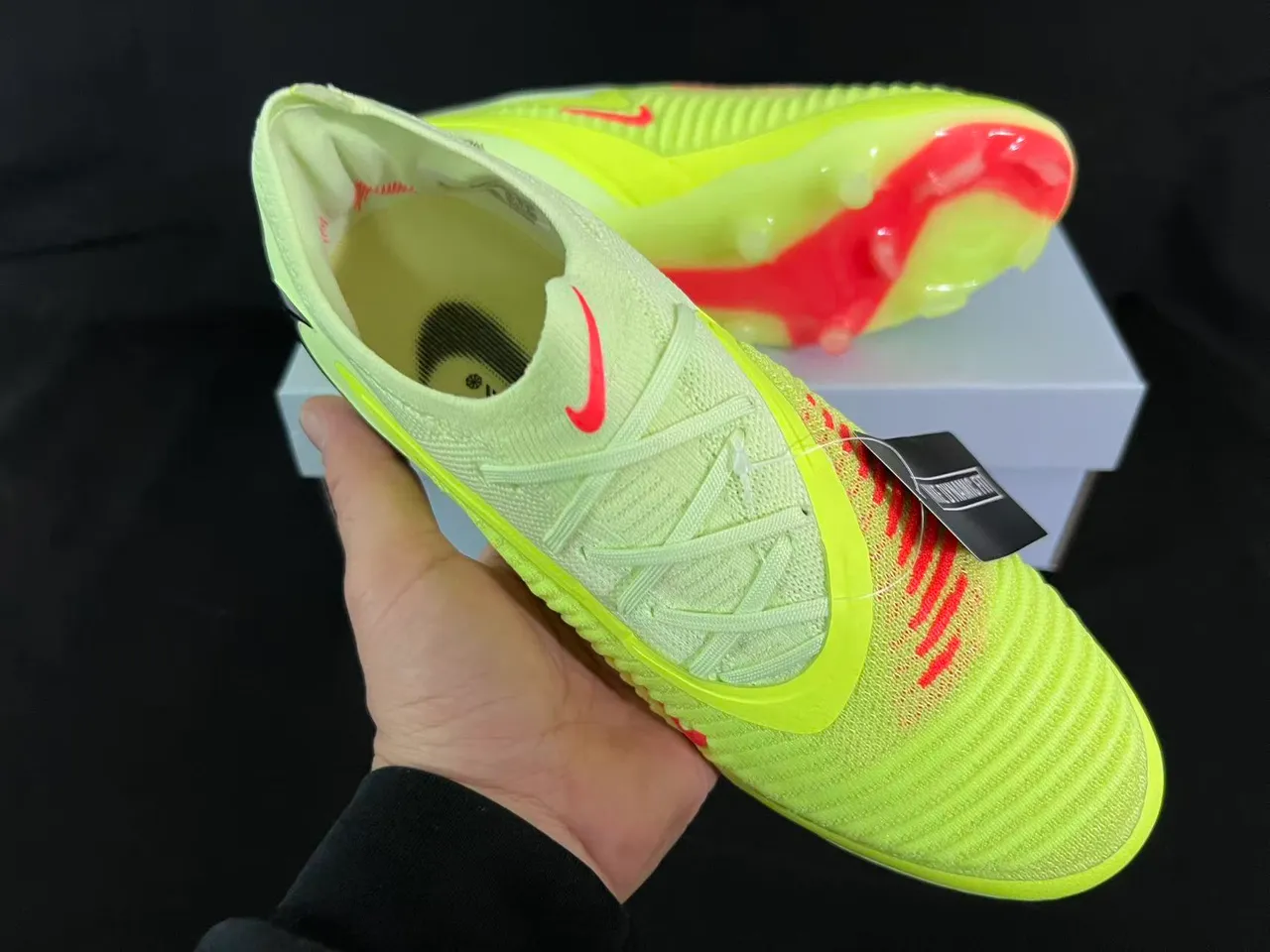 Nike Phantom GT Parte superior de malha amarelo vermelho cadarços assimétricos terreno firme sapatos de futebol 12