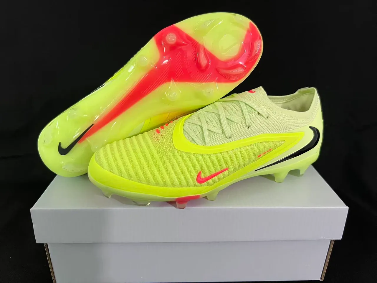 Nike Phantom GT Parte superior de malha amarelo vermelho cadarços assimétricos terreno firme sapatos de futebol 15