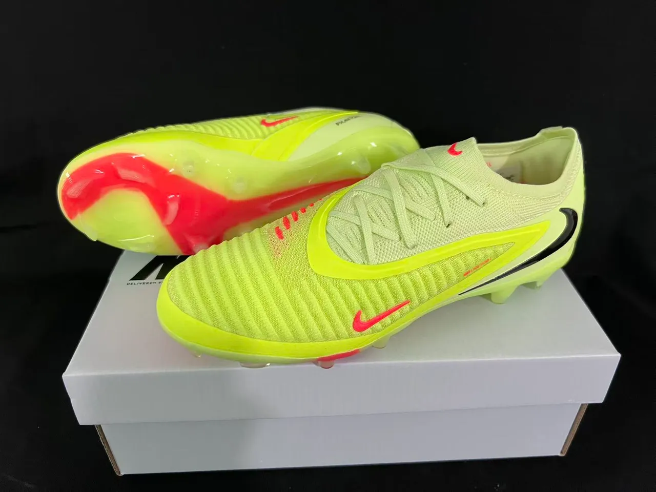 Nike Phantom GT Parte superior de malha amarelo vermelho cadarços assimétricos terreno firme sapatos de futebol 16