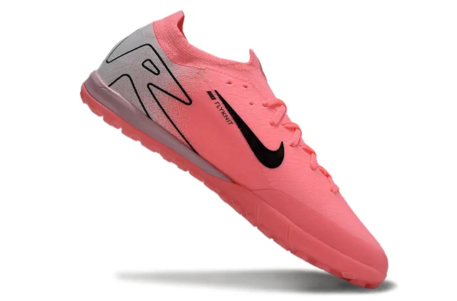 Nike Zapatos de fútbol indoor con upper de knit rosa y plata, collar integrado 2