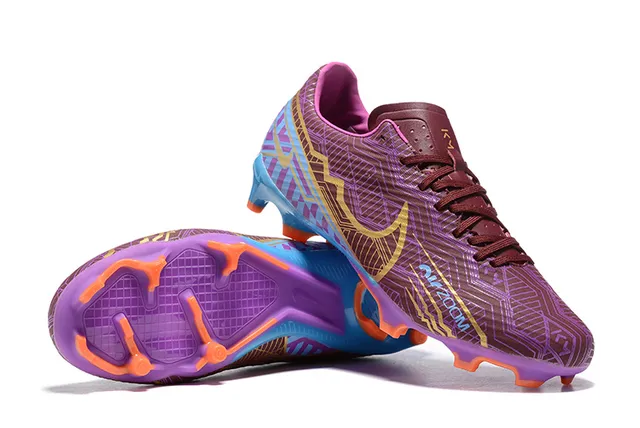 Nike أحذية كرة القدم مع علوة اصطناعية مطبوعة هندسية باللونين الأرجواني والأزرق مع Swoosh ملون بالذهب لأرض صلبة 6