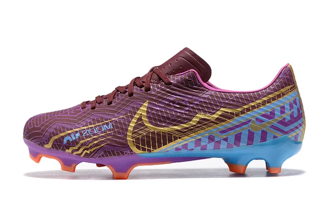 Nike أحذية كرة القدم مع علوة اصطناعية مطبوعة هندسية باللونين الأرجواني والأزرق مع Swoosh ملون بالذهب لأرض صلبة 10