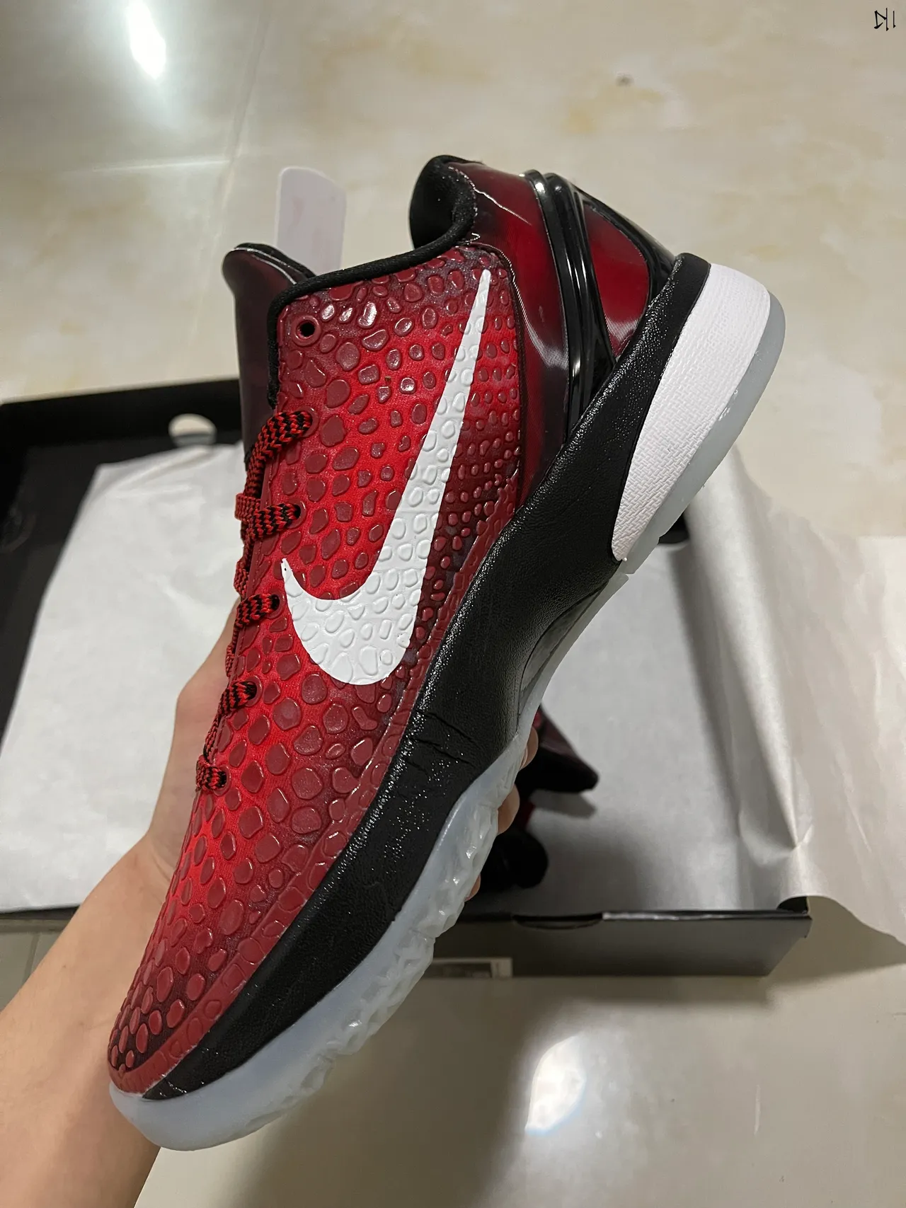 Nike Red Black Textured Pebbled Upper Plastic Heel Cage Basketball Shoes 4