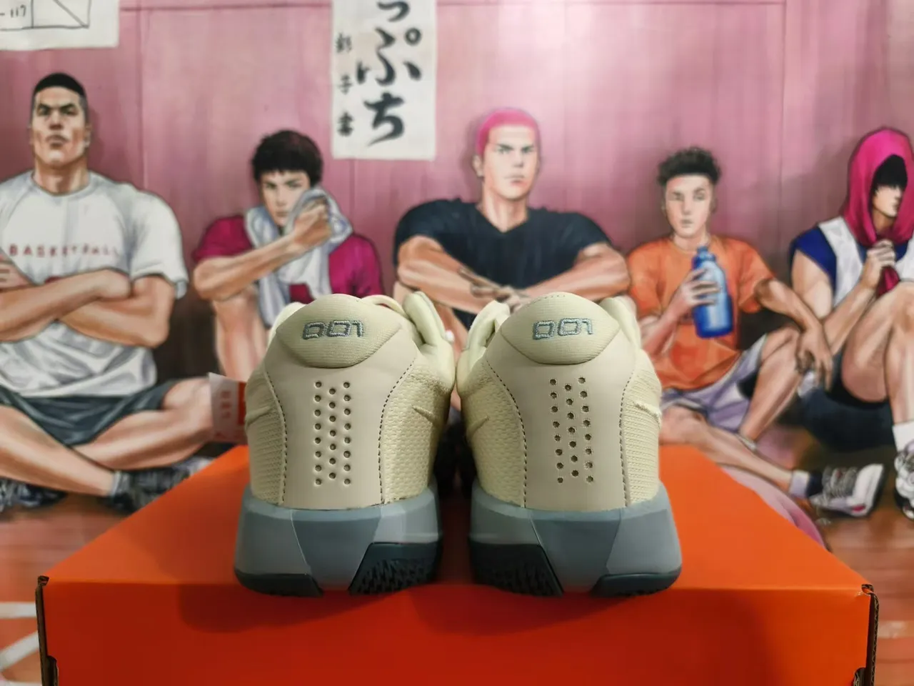 Nike Renew Elevate Beige and Gray Mesh Low-Top Basketball Shoes 2