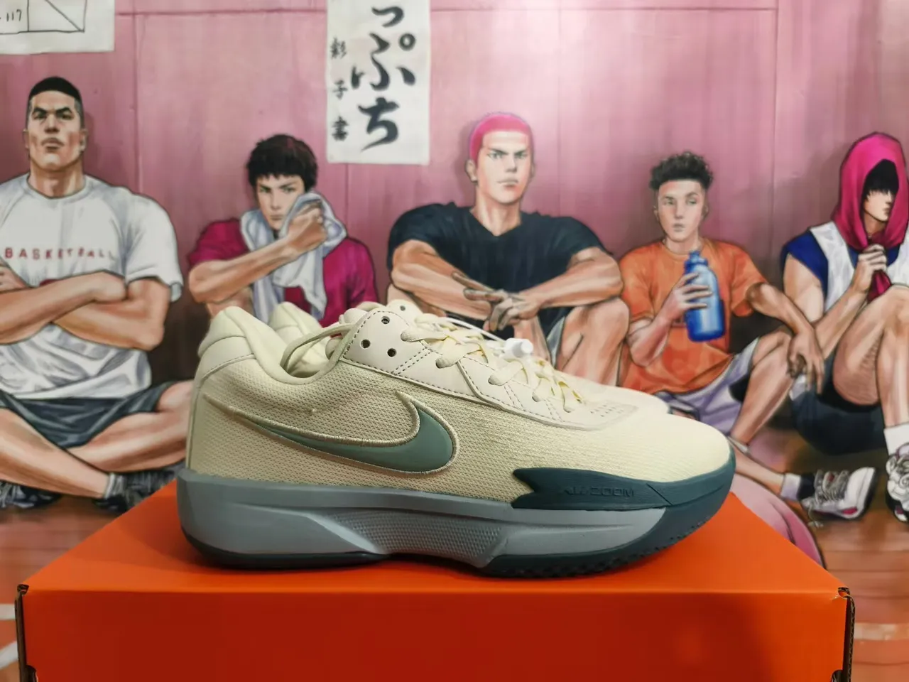Nike Renew Elevate Beige and Gray Mesh Low-Top Basketball Shoes 4