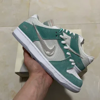 Nike SB Dunk Low April पुदीना हरा और सफेद स्केटबोर्ड जूते