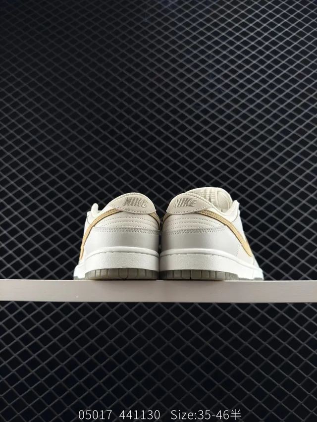 Nike SB Dunk Low Chaussures de Skateboard en Cuir Beige Marron 2