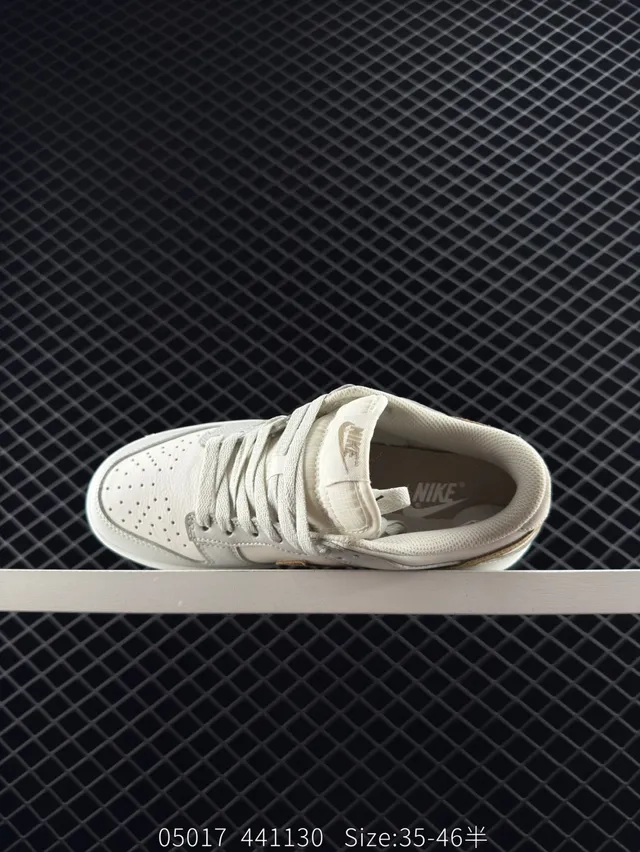 Nike SB Dunk Low Chaussures de Skateboard en Cuir Beige Marron 3