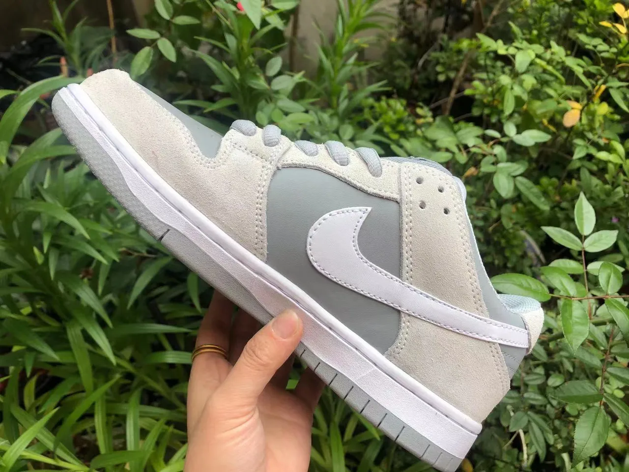 Nike SB Dunk Low Beige Gray स्‍केटबोर्ड जुता 3