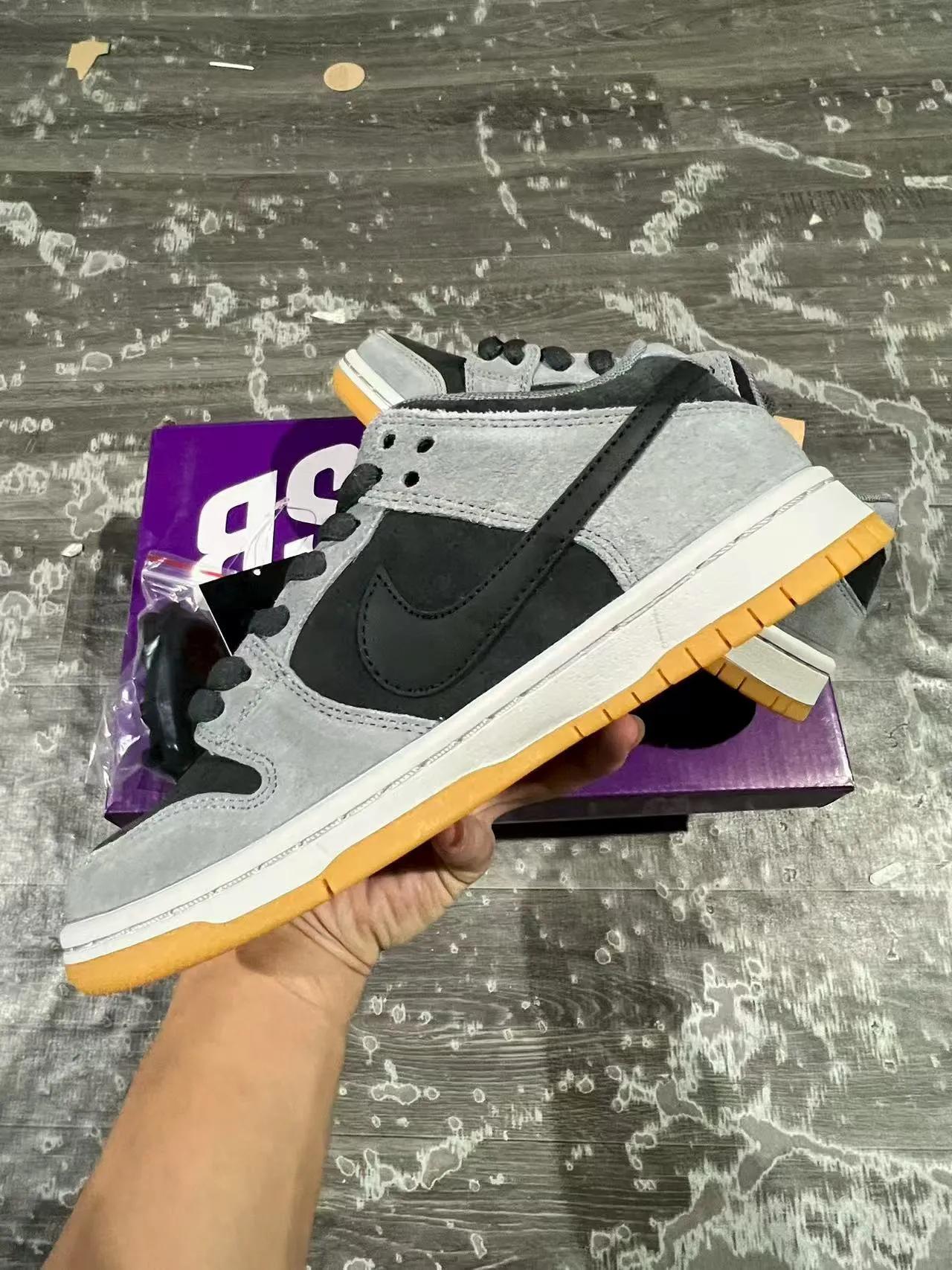 Nike SB Dunk Low Zapatos de Skateboard de Gamuza Gris y Negro 5