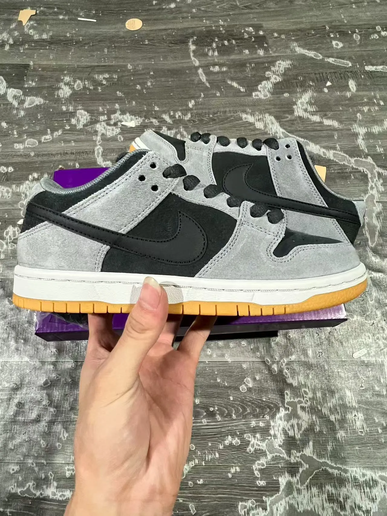 Nike SB Dunk Low Zapatos de Skateboard de Gamuza Gris y Negro 7
