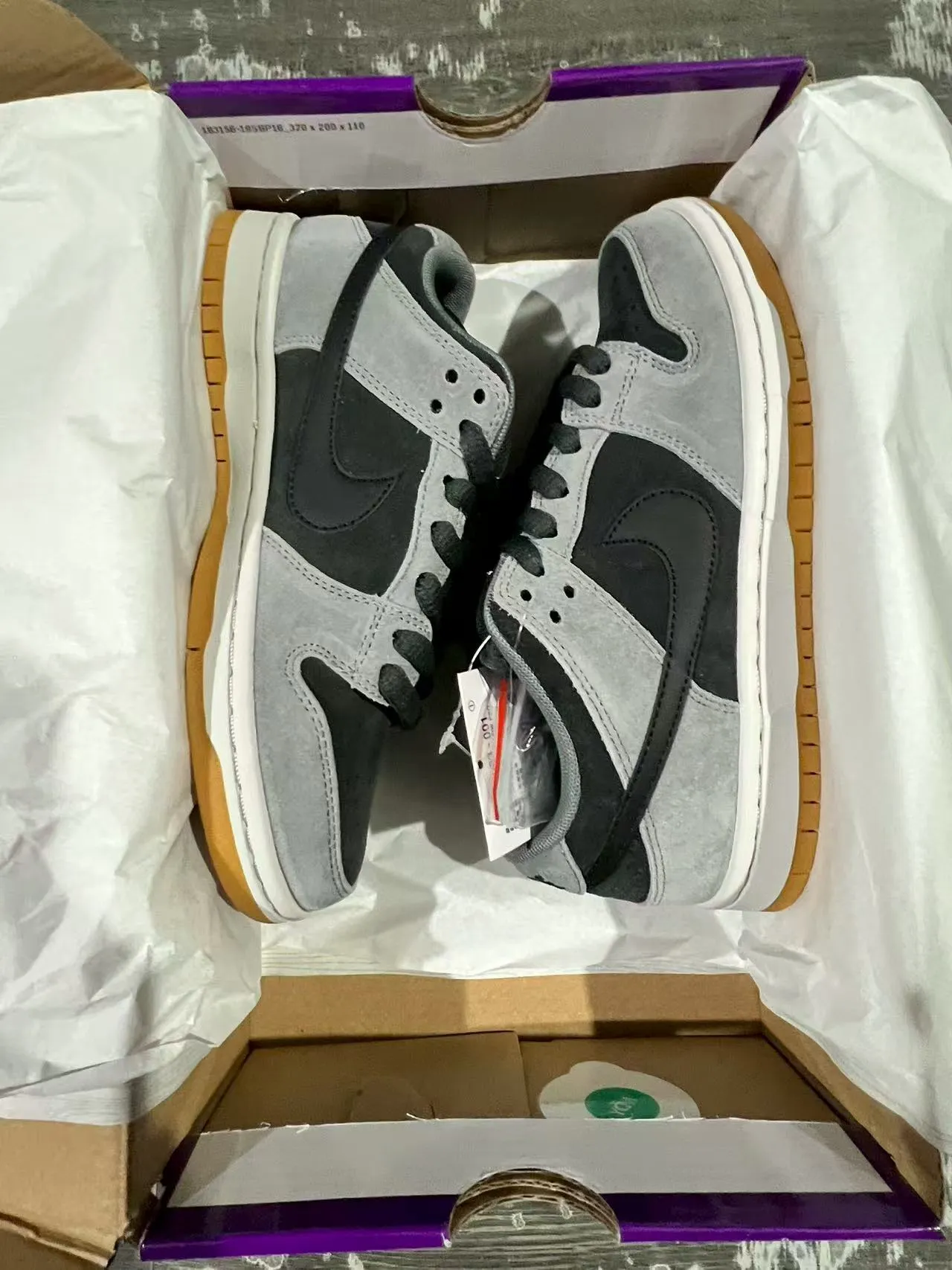 Nike SB Dunk Low Zapatos de Skateboard de Gamuza Gris y Negro 9
