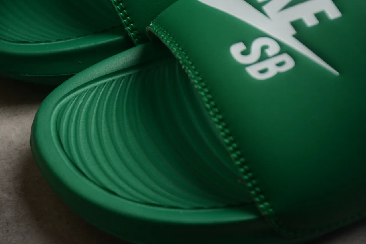 Nike SB Slide أخضر أبيض برتقالي صنادل 7