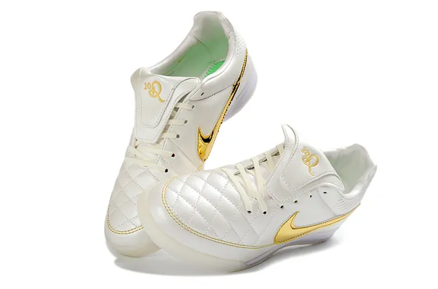 Nike Tiempo Legend White Gold Quilted Leather Upper Metallic Swoosh Indoor Soccer Shoes 7