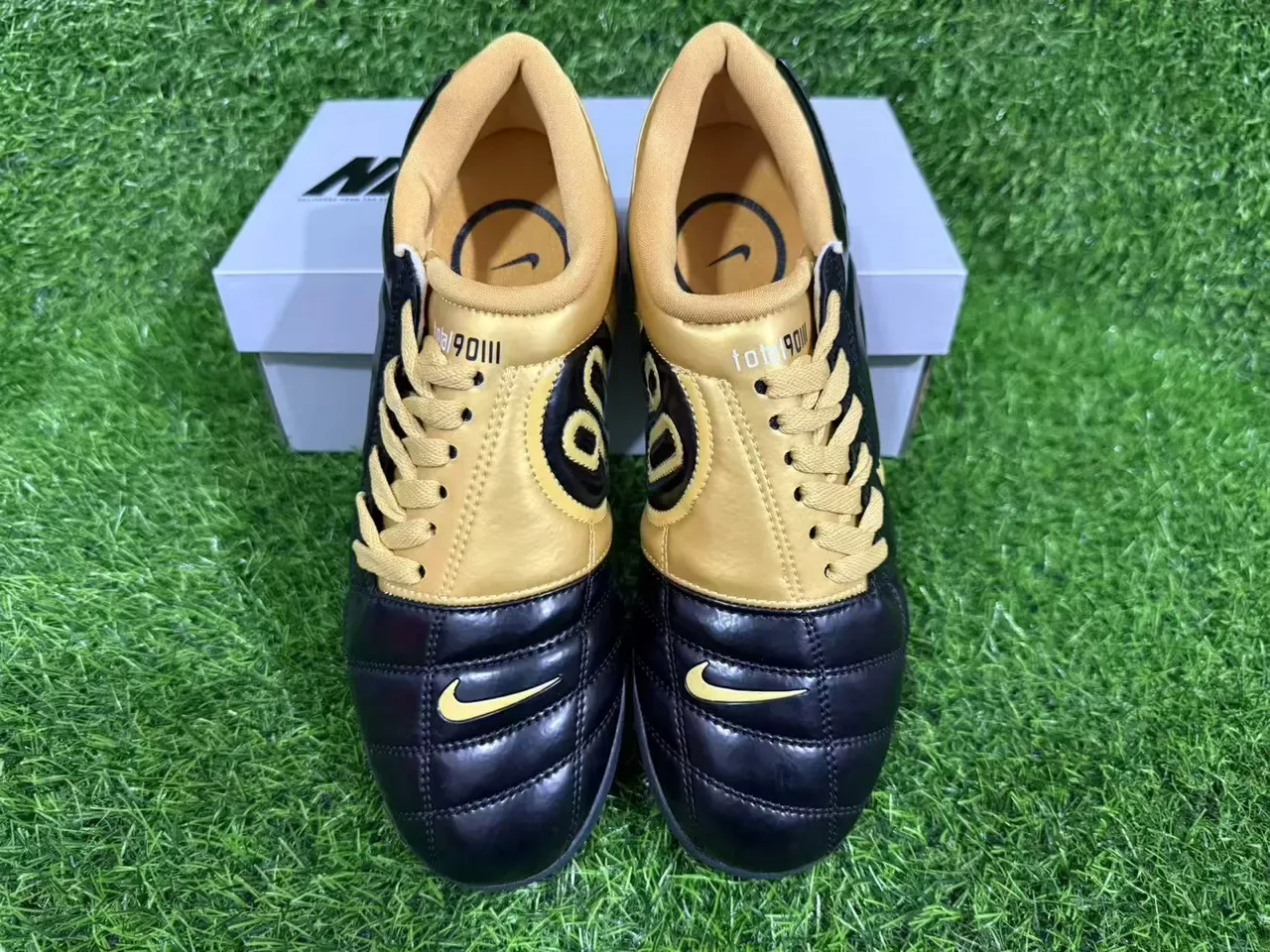 Nike Total 90 III 黑金 草地足球鞋 5